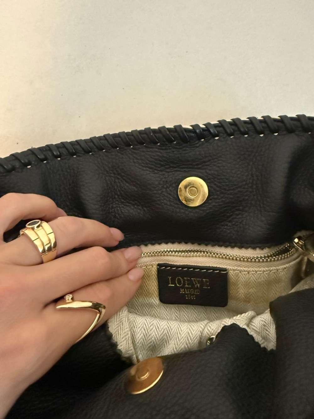 Vintage Loewe Flamenco Cream Pebbled Leather Drawstring Bag with Black Trim - Picture 5 of 9